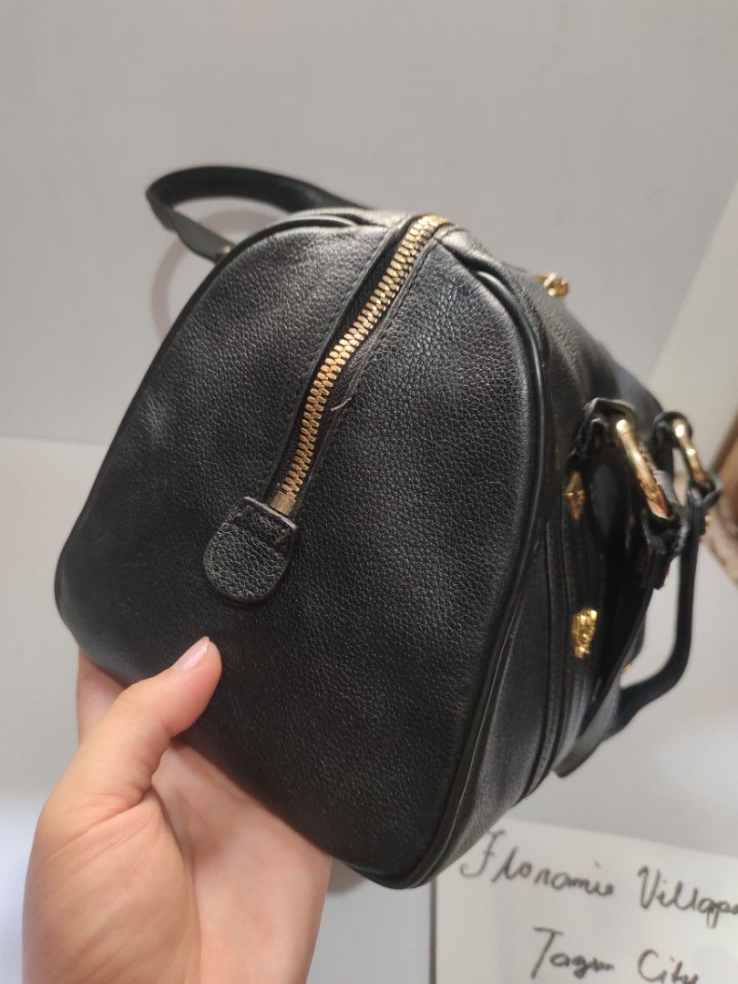 Orig MCM doctors bag (Category: Luxury Bags & Wallets) located in Tagum. Submitted by janmarion049706 (Listing ID 1338728405, Image 3). Description: missing Isang revits good condition genuine leather.