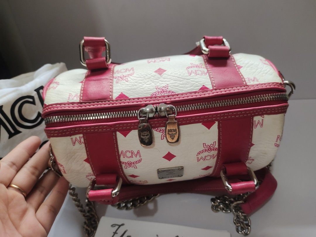 Orig .MCM speedy 20 (Category: Luxury Bags & Wallets) located in Tagum. Submitted by janmarion049706 (Listing ID 1338718190, Image 2). Description: Good condition with sign of use Marami mailagay pa doctors bag.