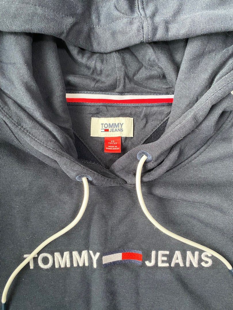 Original Tommy Hilfiger hoodie (Category: Coats, Jackets and Outerwear) located in Cavite. Submitted by rammjoy (Listing ID 1338694145, Image 3). Description: Used once only. size: extra small color: navy blue RFS: small for me :( .