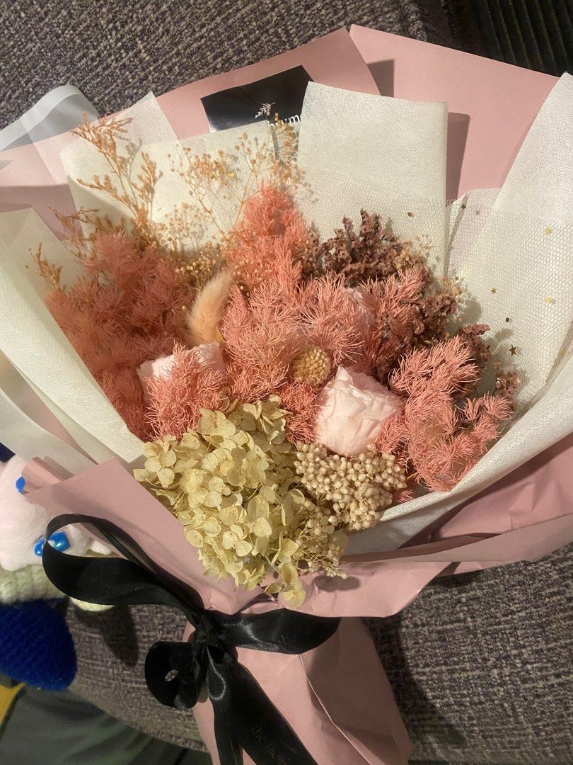 Preserved Flowers (same day delivery) (Category: Flowers & Bouquets) located in Caloocan City. Submitted by tootsief (Listing ID 1338674912, Image 2). Description: Preserved flowers that can lasts a lifetime -for birthdays -for anniversaries -for graduation gifts .