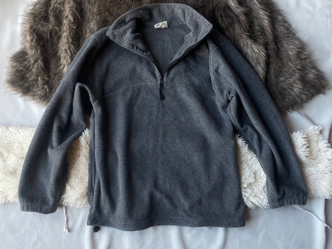HALF ZIP JACKET (Category: Coats, Jackets and Outerwear) located in Cavite. Submitted by samxdeclutters (Listing ID 1338720676, Image 1). Description: .