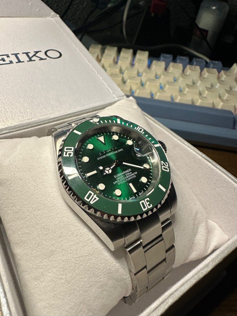 Seikolex Submariner Hulk (Category: Men's Watches) located in Quezon City. Submitted by bradd09 (Listing ID 1338811389, Image 2). Description: Seikolex Mods Hulk Submariner Inclusions: Unit and box Specs: - sapphire crystal dome - 40mm - Seiko NH35 movement - 20mm strap width - green lume - date function Quezon City meetup only or via shipping (payment first via lalamove or COD LBC) Message me for inquiries or your preferred designs .