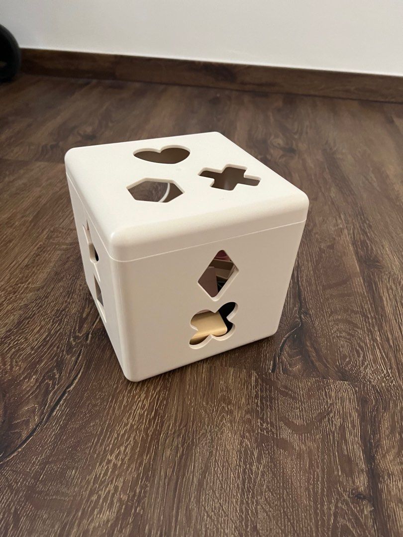 Shape sorting box (Category: Educational & Learning Toys) located in Singapore. Submitted by hy12354 (Listing ID 1338715854, Image 1). Description: .