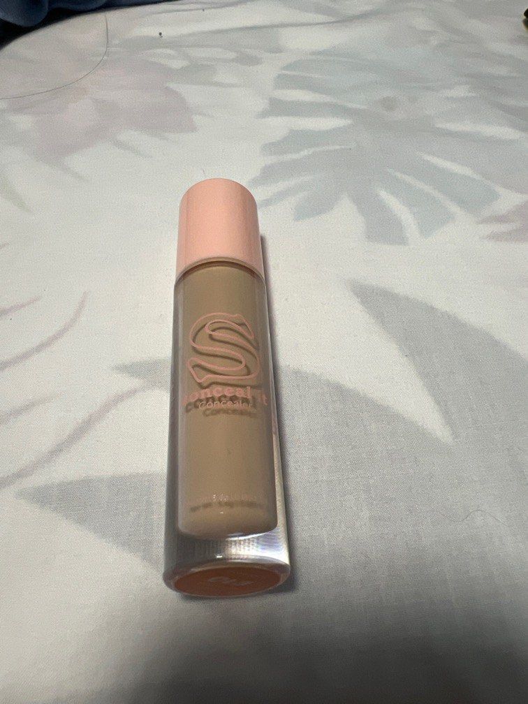 Squad Concealer - “CL3 NEUTRAL LIGHT” (Category: Makeup) located in Mandaluyong City. Submitted by feiruzzz (Listing ID 1338792003, Image 1). Description: Not my shade :((( .