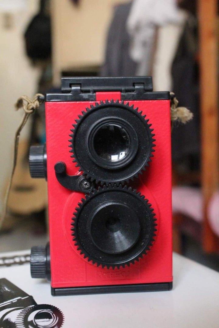 TLR Recesky Camera (Category: Cameras) located in Dipolog. Submitted by mikkoatill43159 (Listing ID 1338658380, Image 1). Description: Collectible! no box.