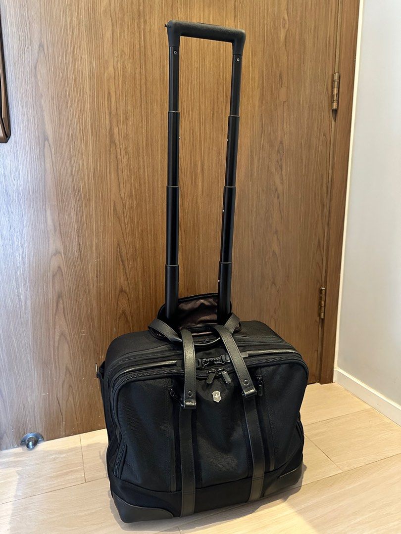 Victorinox pilot bag hot sale
