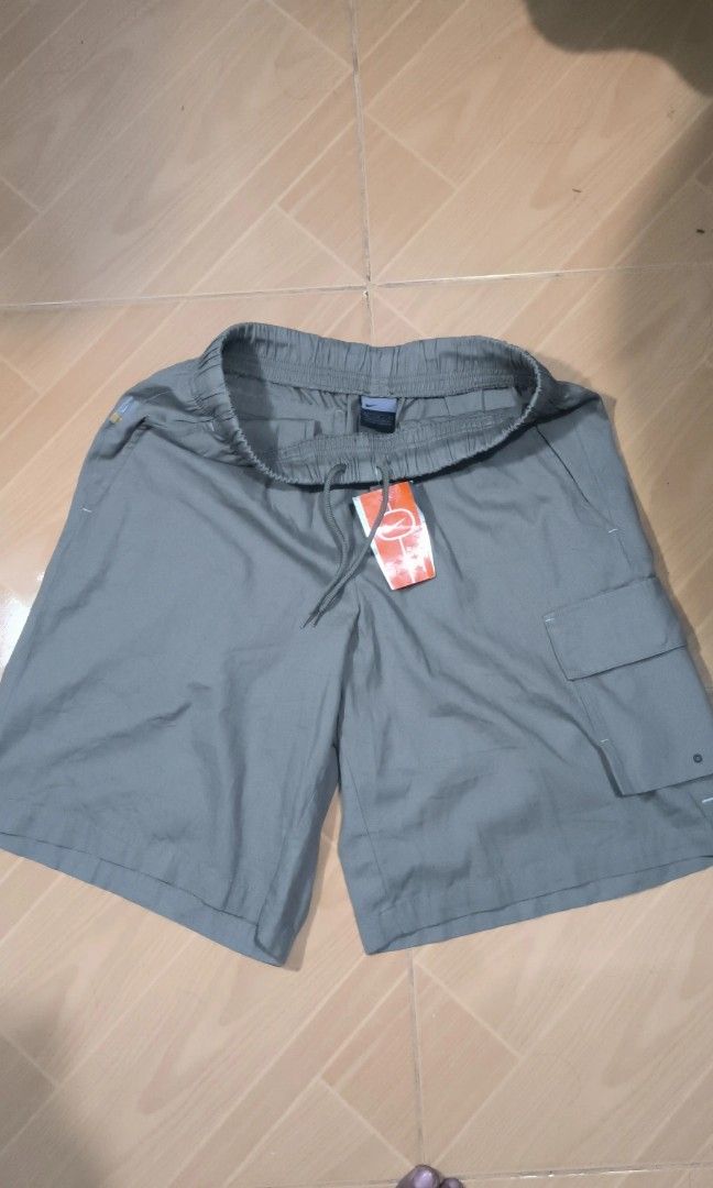 Vintage Nike Cargo short Deadstock condition (Category: Shorts) located in Subic. Submitted by zero2ism (Listing ID 1338757950, Image 1). Description: Vintage Nike cargo short Deadstock condition size M Width is 15 inches Length 22 inches Hem 14 inches no issue just the item needs wash 799 + sf.