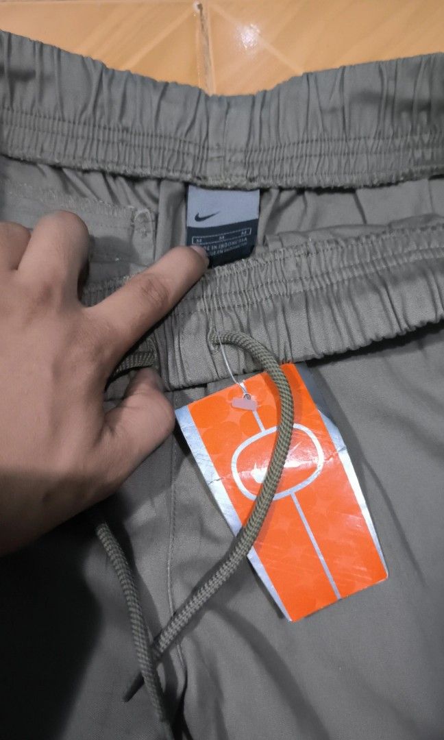Vintage Nike Cargo short Deadstock condition (Category: Shorts) located in Subic. Submitted by zero2ism (Listing ID 1338757950, Image 3). Description: Vintage Nike cargo short Deadstock condition size M Width is 15 inches Length 22 inches Hem 14 inches no issue just the item needs wash 799 + sf.