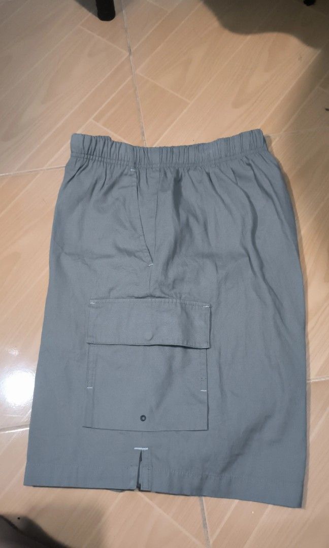 Vintage Nike Cargo short Deadstock condition (Category: Shorts) located in Subic. Submitted by zero2ism (Listing ID 1338757950, Image 2). Description: Vintage Nike cargo short Deadstock condition size M Width is 15 inches Length 22 inches Hem 14 inches no issue just the item needs wash 799 + sf.