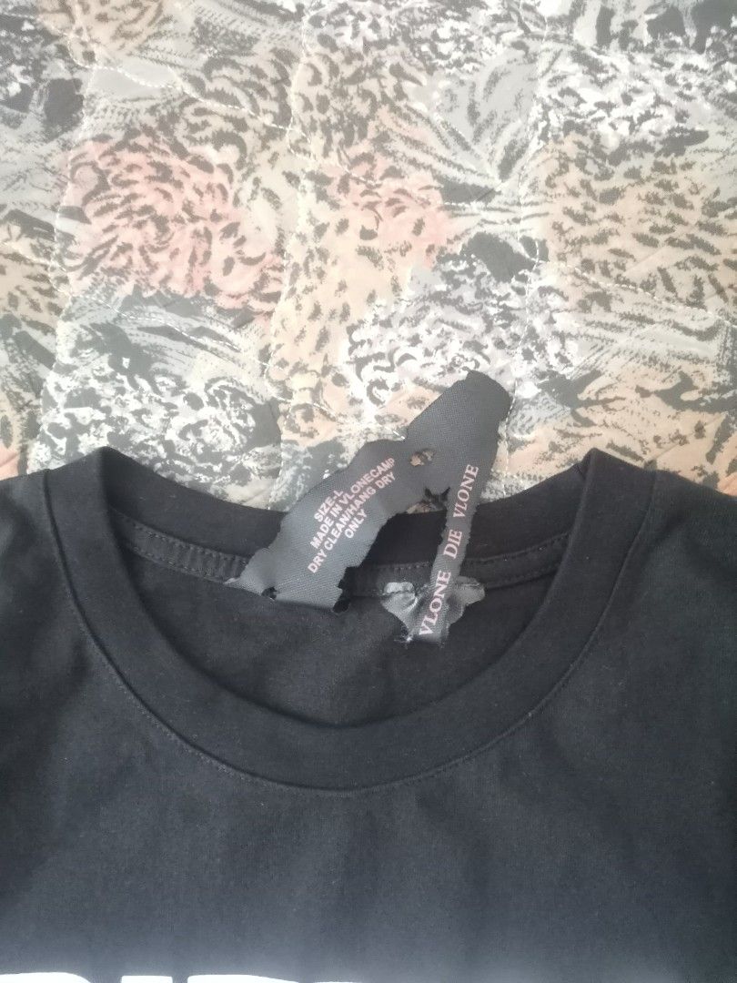 Vlone Sakura (Category: Tshirts & Polo Shirts ) located in San Jose. Submitted by dos__ (Listing ID 1338693339, Image 3). Description: VLONE SAKURA EXCELLENT CONDITION COLOR RATE: 10/10 (color may vary due to lighting) 21x27 LARGE ON TAG NO ISSUE 900+SF (make an offer).