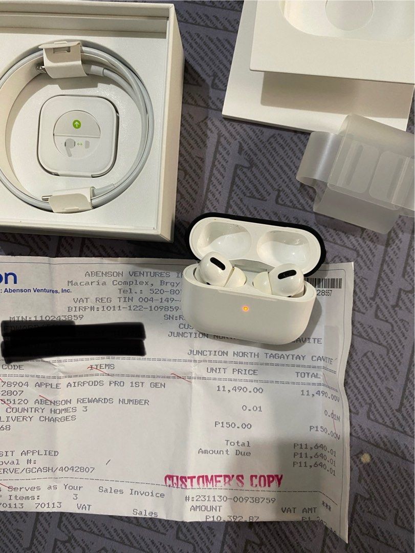 Airpods Pro (Category: Earphones) located in Tagaytay City. Submitted by cilenat (Listing ID 1338851666, Image 3). Description: Airpod Pro complete accessories with box With Official receipt from Abenson Bought it from Orginal Price : 11,490.00 RFS: Got a new airpods pro.