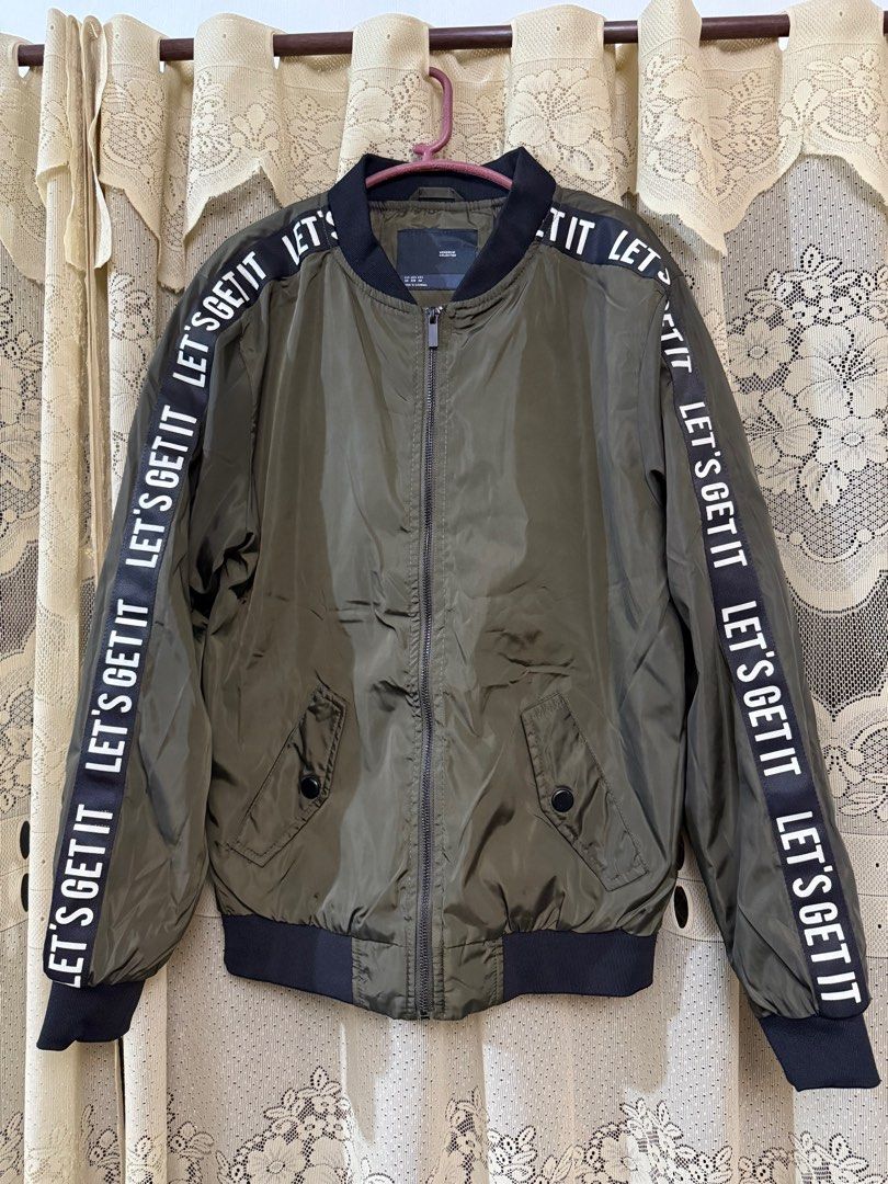 Bomber jacket (Category: Coats, Jackets and Outerwear) located in Binan City. Submitted by dynamicforever (Listing ID 1338942928, Image 1). Description: Menswear collection bomber jacket Medium body frame BRAND NEW (nawala lang tag price) Rfs: madami na ako bomber jacket .
