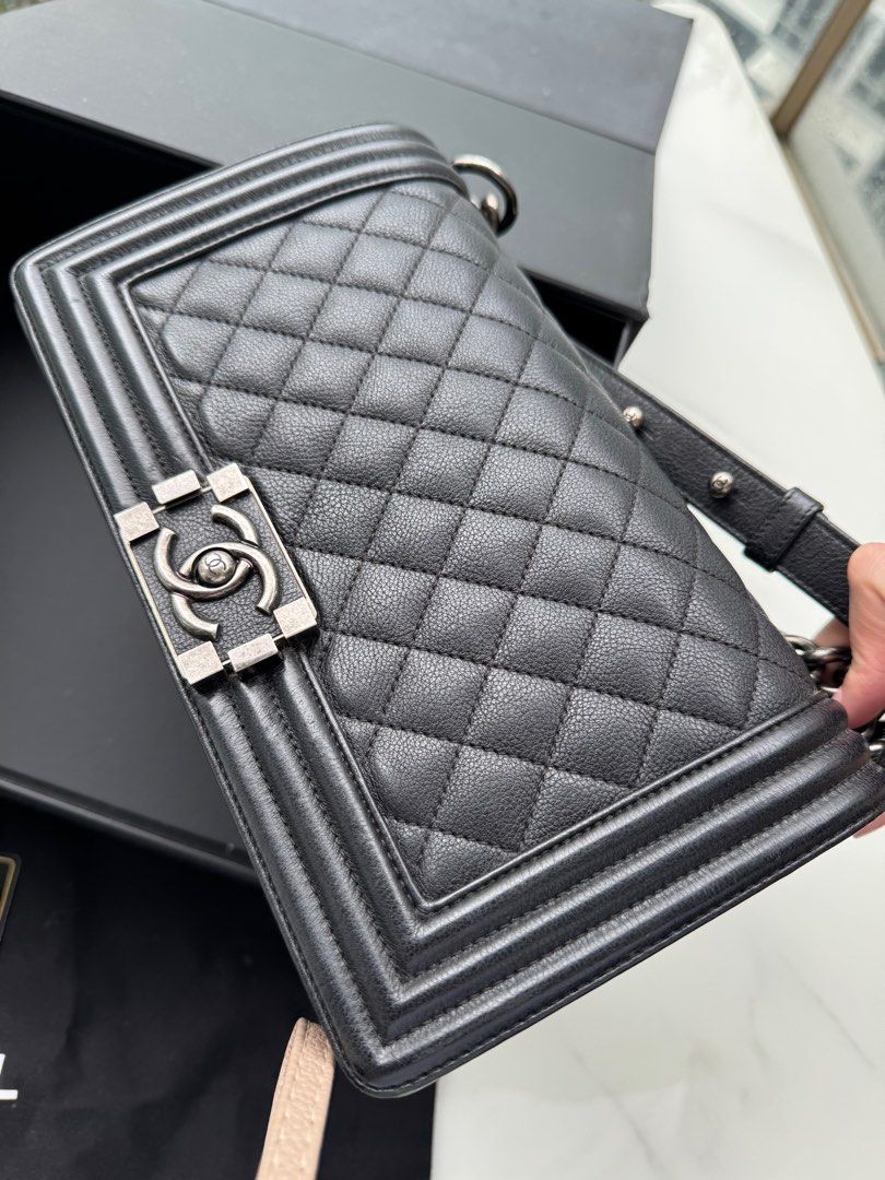 CHANEL BOY MEDIUM - 25CM QUILTED CALFSKIN BLACK SILVER HARDWARE63235058631297112