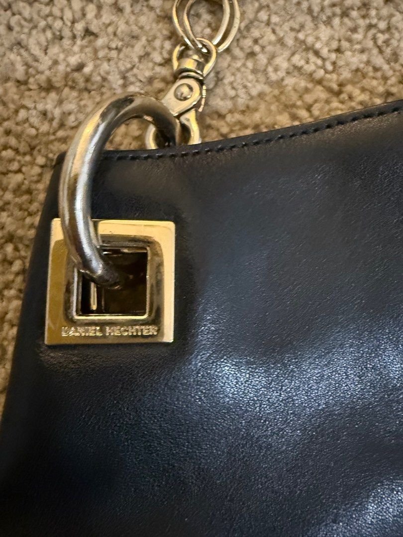 Daniel Hechter Large Shoulder Bag (Category: Luxury Bags & Wallets) located in Antipolo. Submitted by 2003preloved (Listing ID 1338966339, Image 2). Description: Preloved not using anymore negotiable for aure buyers pick up via lalamove/grab c/o buyer.