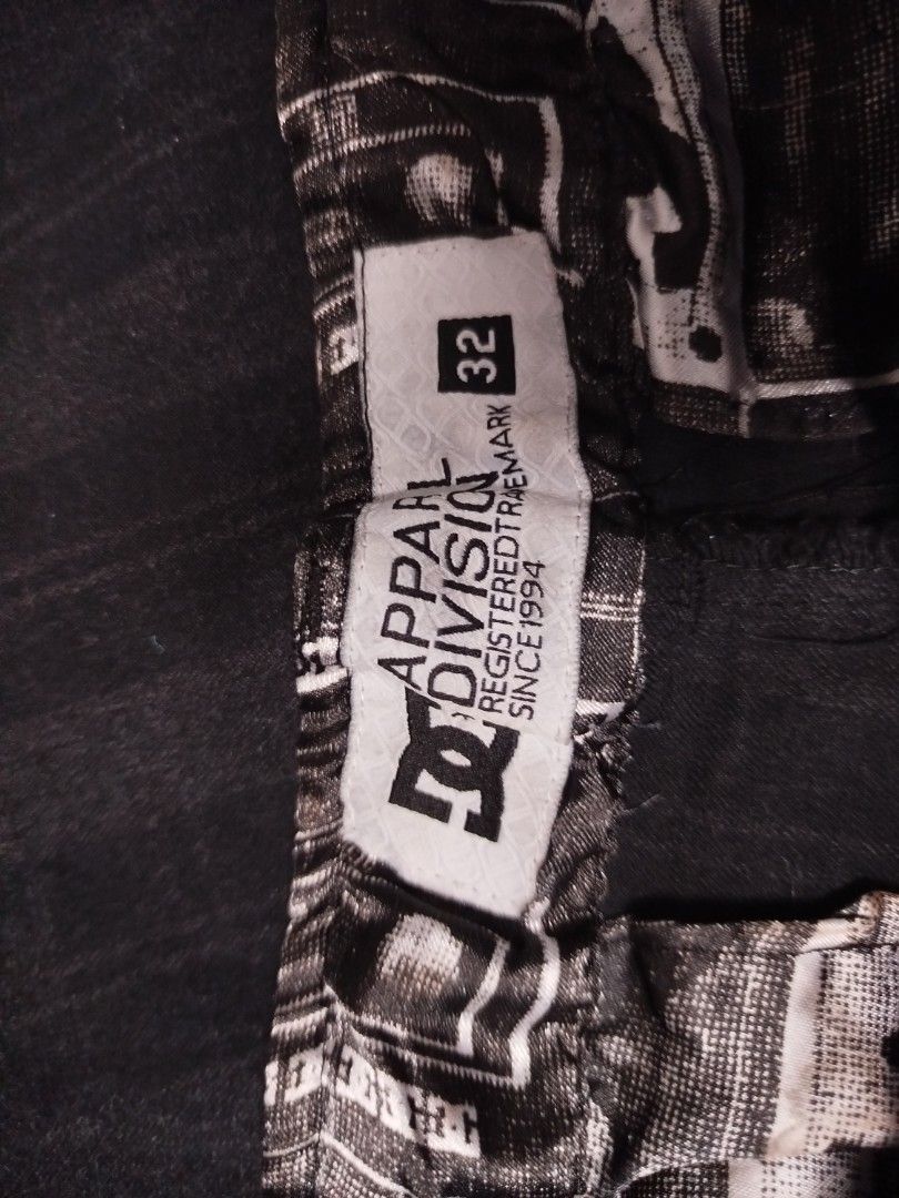 DC Shorts (Category: Shorts) located in Quezon City. Submitted by rorshack (Listing ID 1338963414, Image 3). Description: 30 WAIST 21 LENGTH ISSUE: BACON ON BACK PART.
