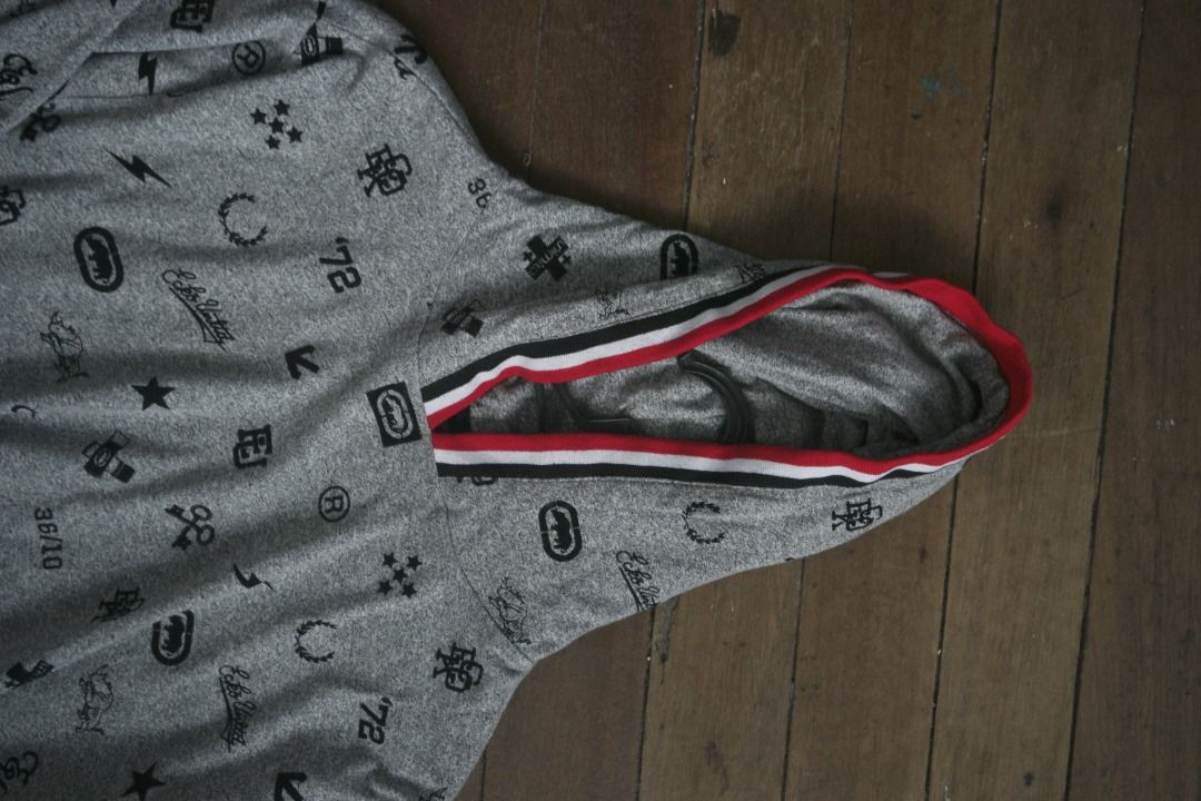 Ecko Unltd. AOP Hood Shirt (Category: Tshirts & Polo Shirts ) located in Dagupan City. Submitted by jmszn (Listing ID 1338906572, Image 3). Description: Ecko Unltd. AOP Hood Shirt Size: Large Width: 20.5 in. Length: 27 in..