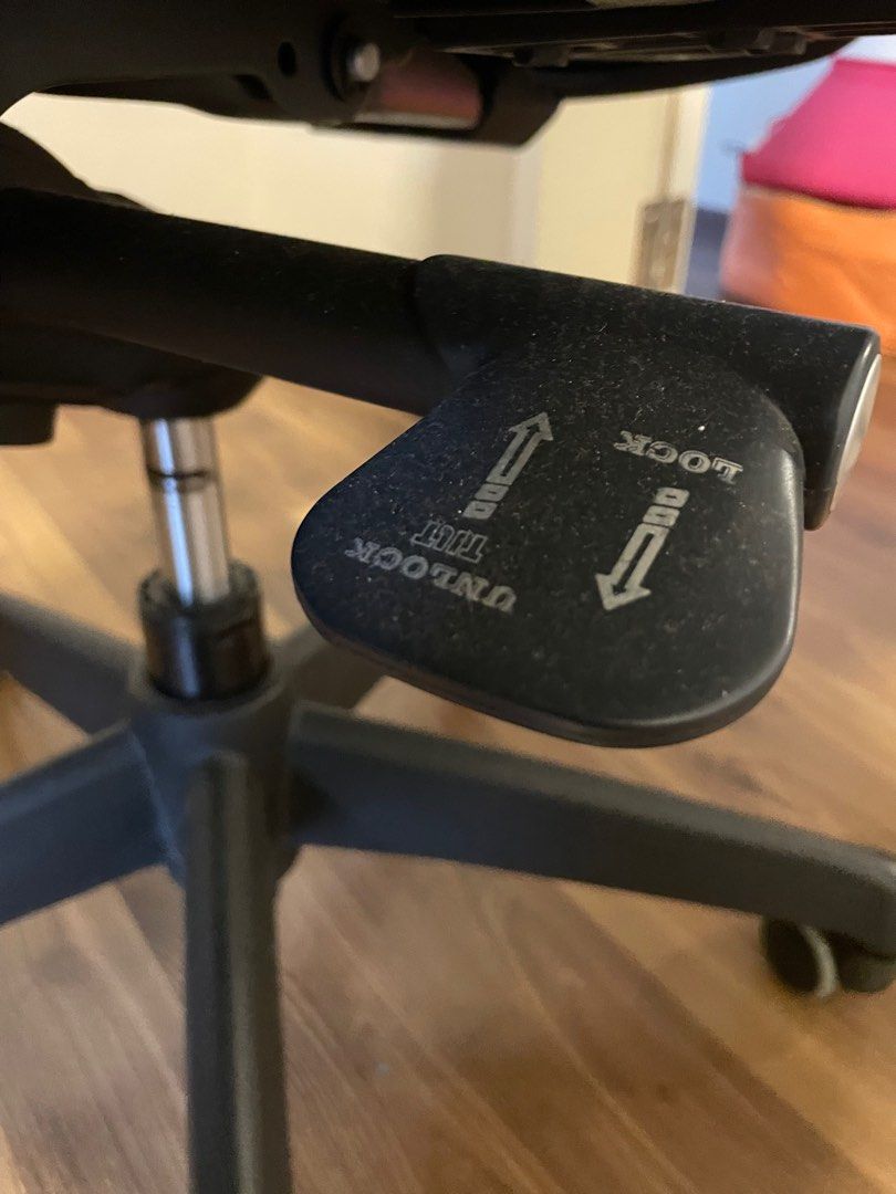 Ergonomic Office/work chair. Cushion still good, Defect on armrest ...