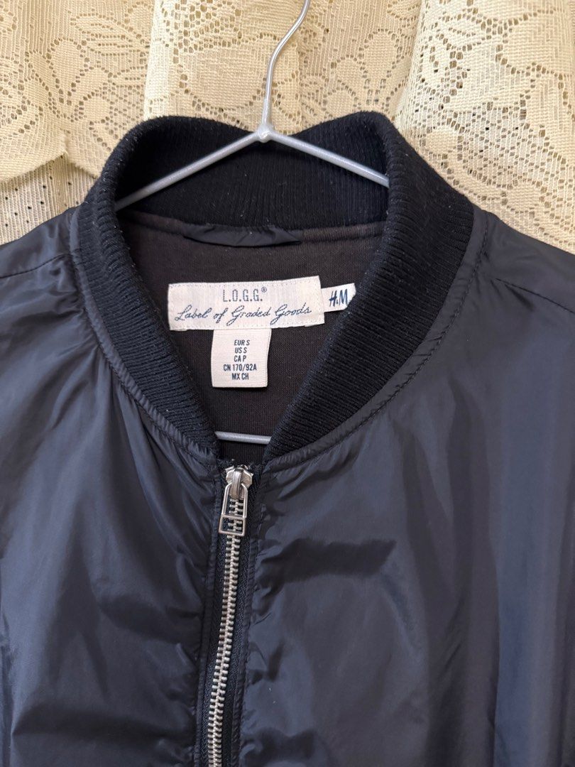 H&M bomber jacket (Category: Coats, Jackets and Outerwear) located in Binan City. Submitted by dynamicforever (Listing ID 1338941159, Image 2). Description: H&M bomber jacket Medium frame body GOOD AS NEW Rfs: hindi na kasya 😅 (Preloved) not ukay! .