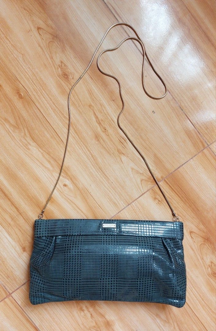 Kate Spade mini snap-framed crossbody bag (Category: Luxury Bags & Wallets) located in Davao. Submitted by wengbagstuff (Listing ID 1338854629, Image 2). Description: ✅️ soft patent leather ✅️ light gold hardwares, clean ✅️ 9/10 condition, flawless ✅️ snap-framed lock.