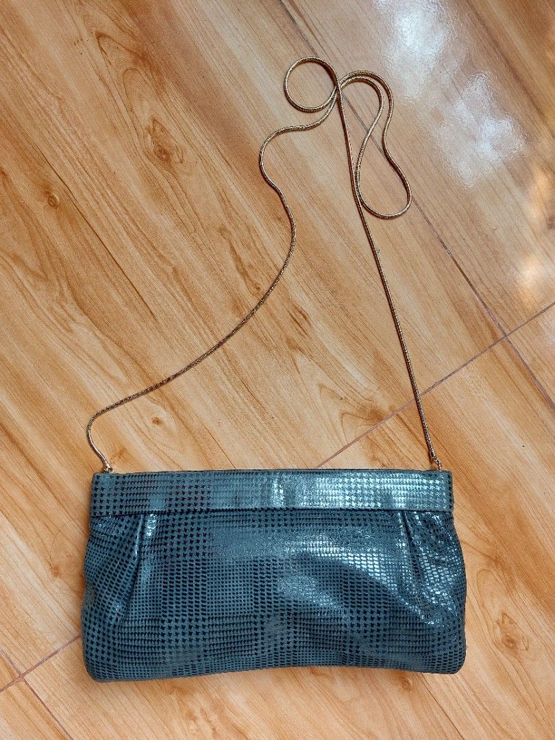 Kate Spade mini snap-framed crossbody bag (Category: Luxury Bags & Wallets) located in Davao. Submitted by wengbagstuff (Listing ID 1338854629, Image 3). Description: ✅️ soft patent leather ✅️ light gold hardwares, clean ✅️ 9/10 condition, flawless ✅️ snap-framed lock.
