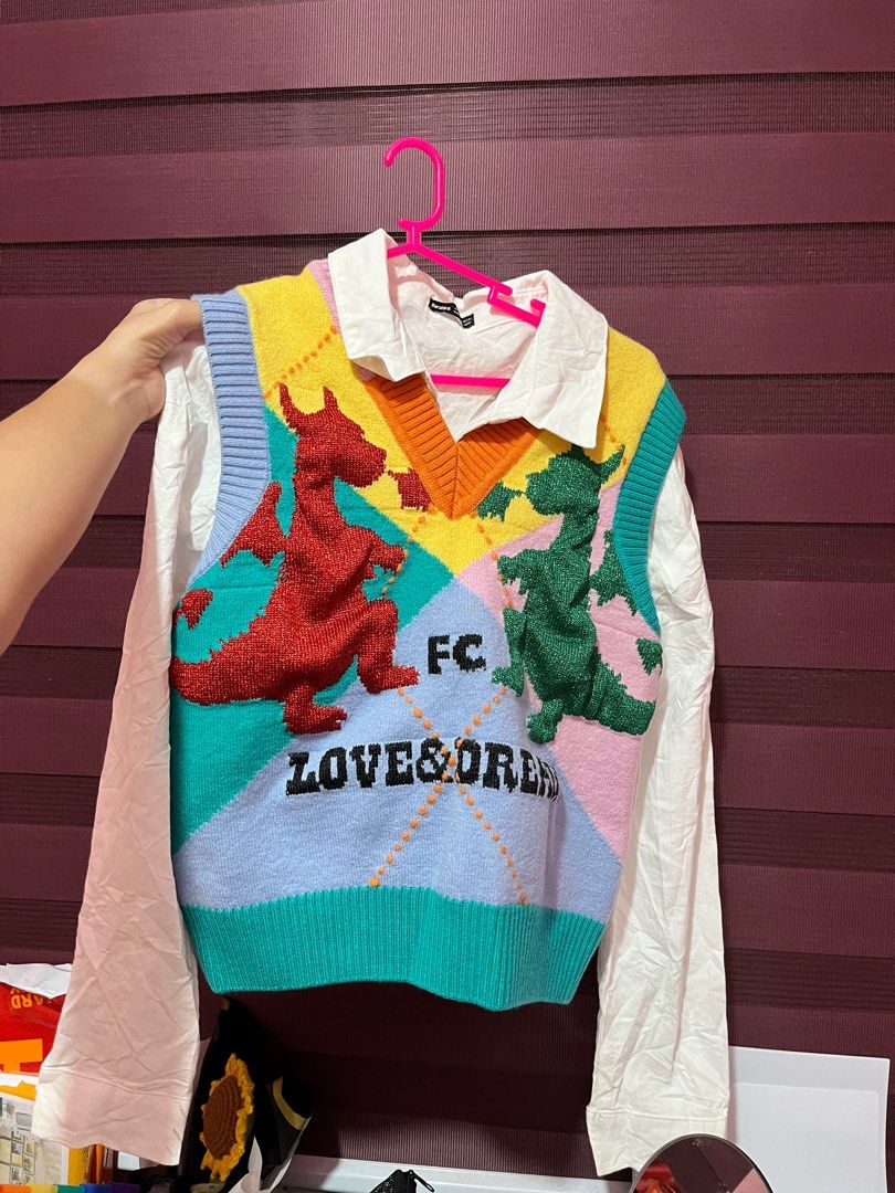 Knitted Vest (Category: Blouses) located in Bulacan. Submitted by henlooo03 (Listing ID 1338936199, Image 2). Description: Knitted vest high quality Inner not included.