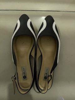 (Category: ) located in . Submitted by thriftingwithme_ (Listing ID 1338938017, Image 1). Description: .