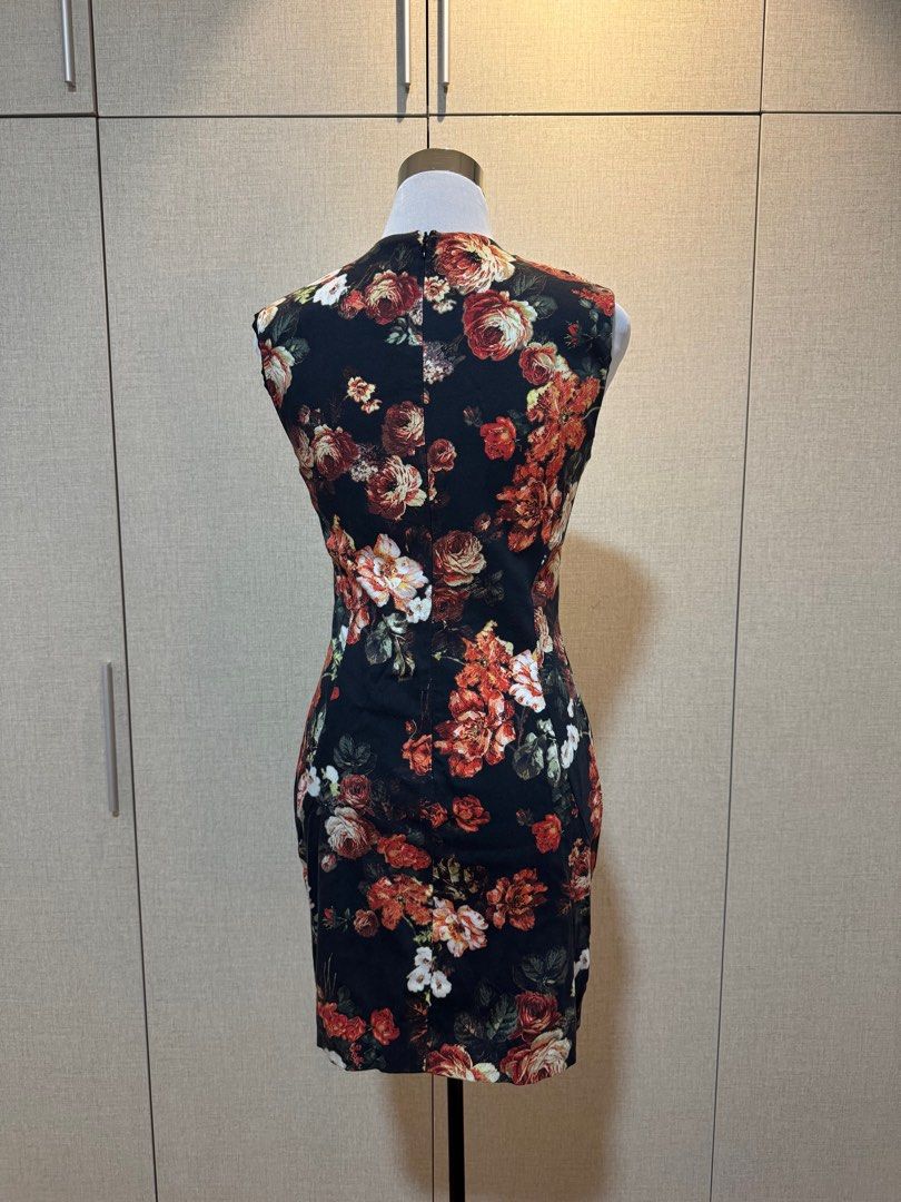 Mango Floral Shoulder Padded Dress (Category: Dresses) located in Taguig. Submitted by abcshop512 (Listing ID 1338957093, Image 3). Description: Shoulder padded floral dress that hugs the waist. Used 3 times. RFS: Decluttering Pls refer to the photo for the measurements of the mannequin and use that as the reference for your size or how it will look on you. .