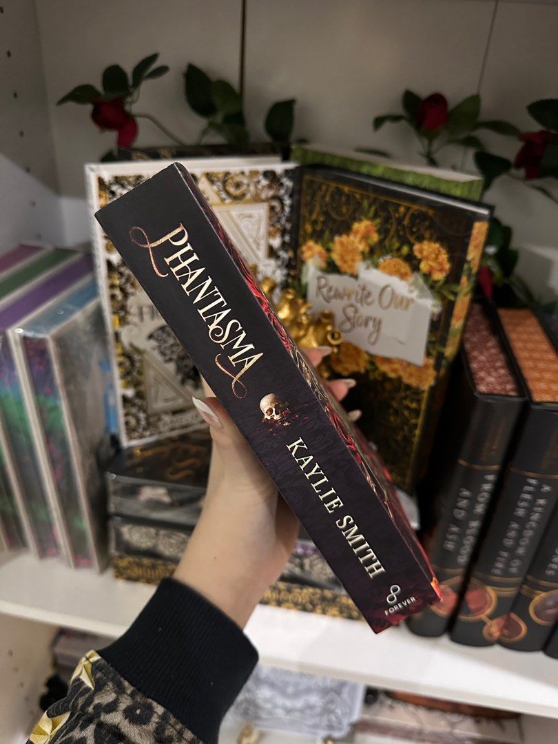 Phantasma by Kaylie Smith (Category: Storybooks) located in Manila. Submitted by fearlight (Listing ID 1338975991, Image 2). Description: Phantasma ₱1100 - Paperback - Brand new - US copy.