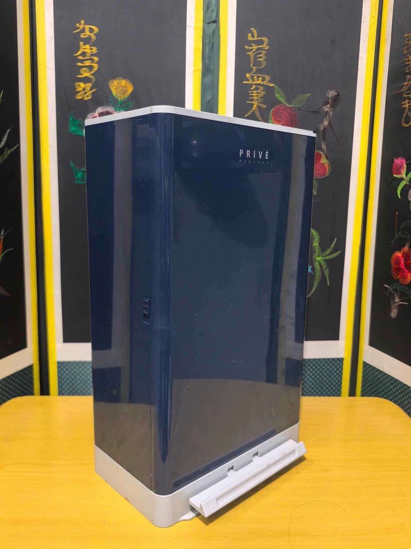 Prive Magikan Trash Bin (Category: Waste Bins & Bags) located in Valenzuela. Submitted by mimasujapansurplus (Listing ID 1338952607, Image 3). Description: 📢 AVAILABLE ‼️ 🇯🇵 Prive Magikan Trash Bin 🇯🇵 ✅ With plastic bag included ✅ expect signs of usage Mall Price: 5,600 ‼️ 🏷️PRICE: 700 only 😍 Location: Bignay, Valenzuela City.