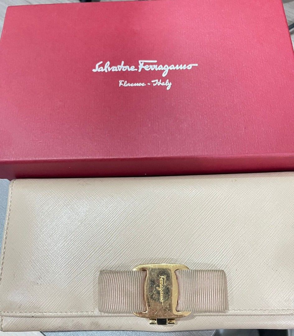 Salvatore Ferragamo Vara Bow wallet new bisque