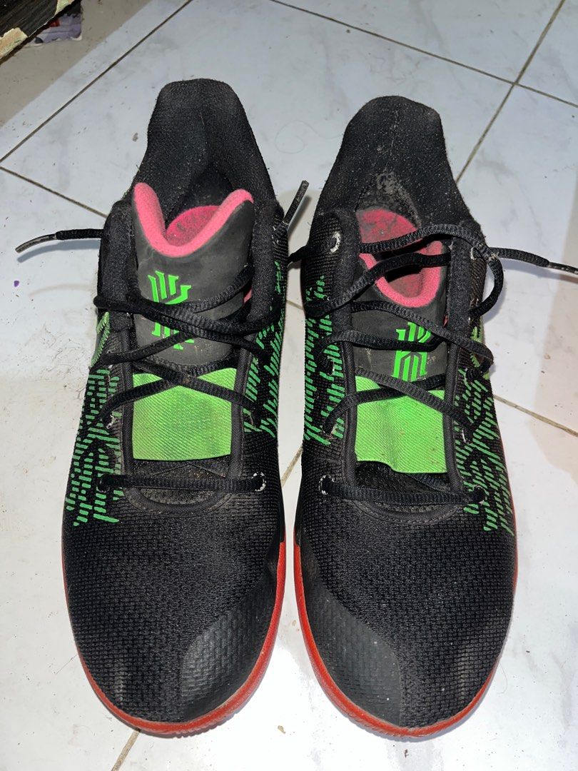 Sepatu kyrie flytrap deals