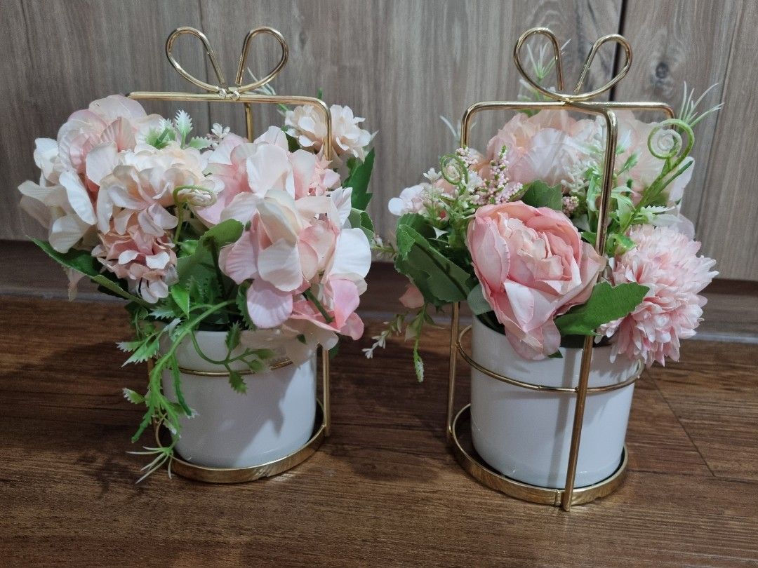 Table Flowers (Category: Flowers & Bouquets) located in Singapore. Submitted by ironbear (Listing ID 1338929853, Image 1). Description: .