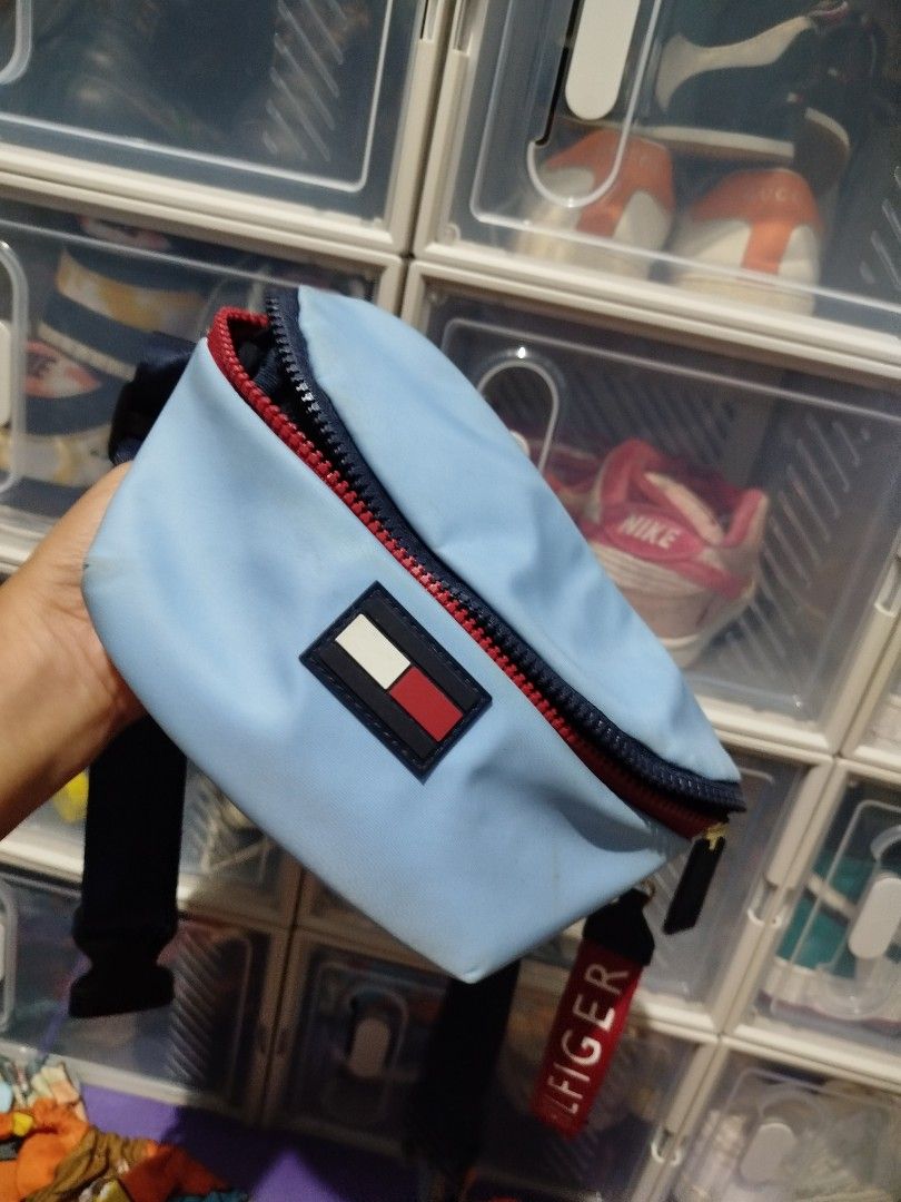 Tommy Hilfiger belt bag (Category: Cross-body Bags) located in Valenzuela. Submitted by ellich17 (Listing ID 1338950931, Image 2). Description: authentic tommy needs cleaning used once and stock na issue is ung Leather nya bakbak na di nmn gaano halata pagnakasuot na kasya phone and small wallet.