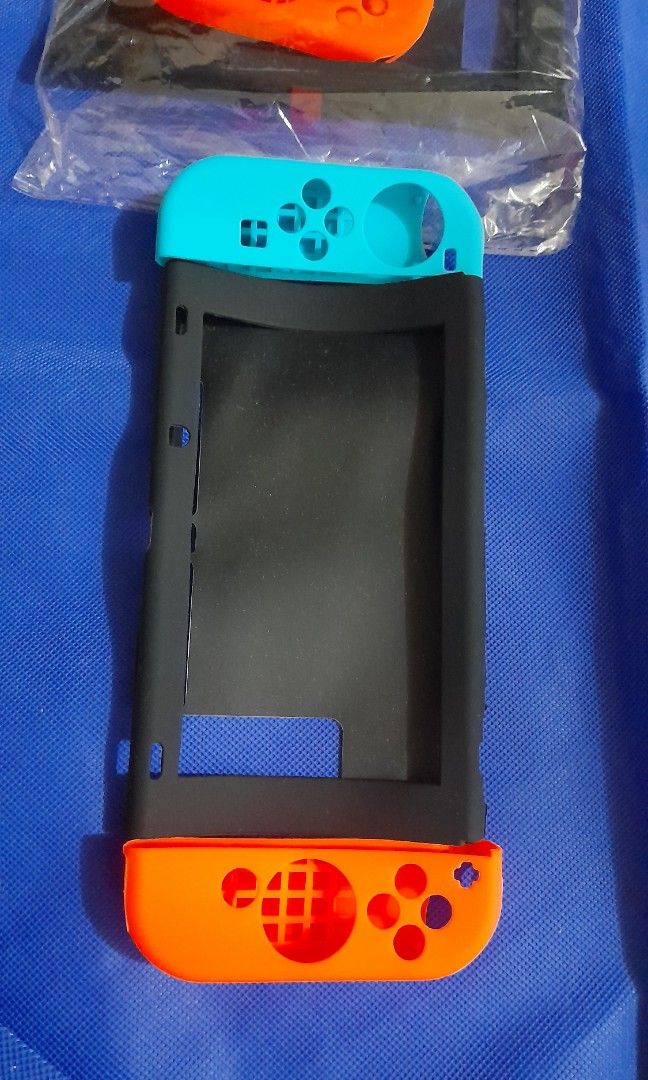 VERSION 1,2 SWITCH SILICON CASE (Category: Cases & Covers) located in Quezon City. Submitted by hajjasittienor (Listing ID 1338957318, Image 1). Description: BRAND NEW 💯 VERSION 1,2 NINTENDO SWITCH. HARD POUCH.350 CRYSTAL CASE.300 THUM GRIP.100 TEMPERD GLASS.250 ORIG CHARGER.900 SILICON CASE.300 ....PWEDE PICK UP ....PWEDE GCASH PAYMENT AVIDA TOWER NEW MANILA COL BONNY SERRANO AVE QUEZON CITY.