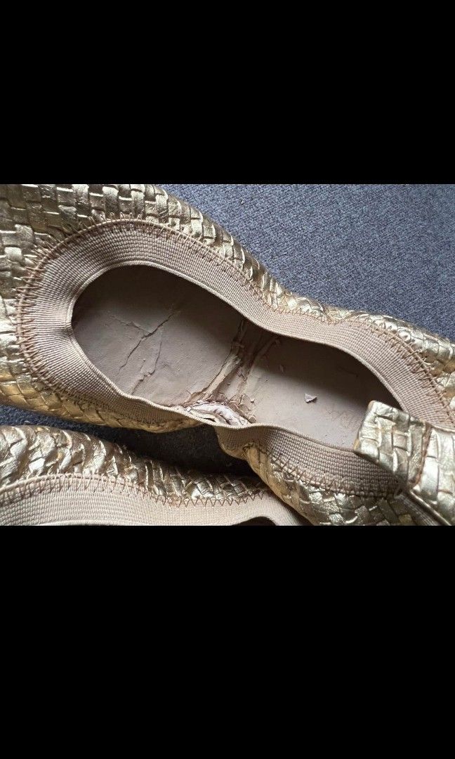 Yosi Samra (Category: Flats & Sandals) located in Manila. Submitted by Bloomer (Listing ID 1338929588, Image 2). Description: US8 No issue just minor peeling insole due to storage.