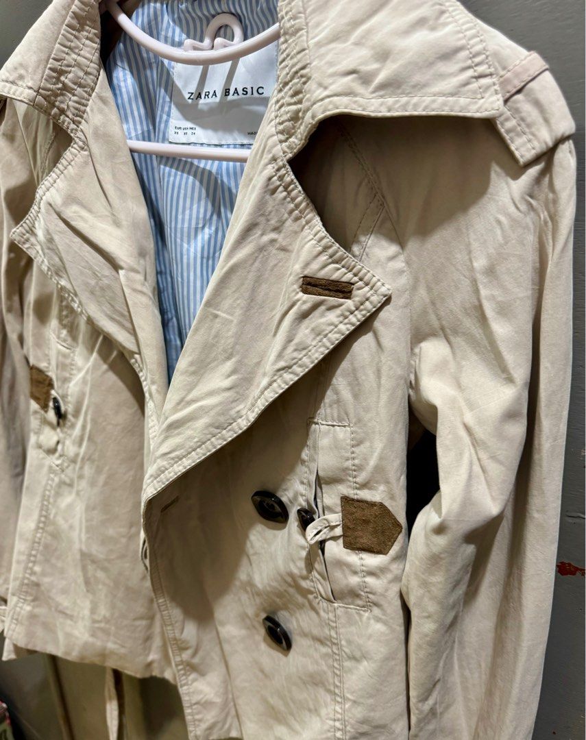 Zara Trench coat- free SF (Category: Coats, Jackets and Outerwear) located in Oroquieta. Submitted by yenz.preloved (Listing ID 1338865596, Image 3). Description: Fits Small- Medium Velvet strap holder in the back is slightly damaged.