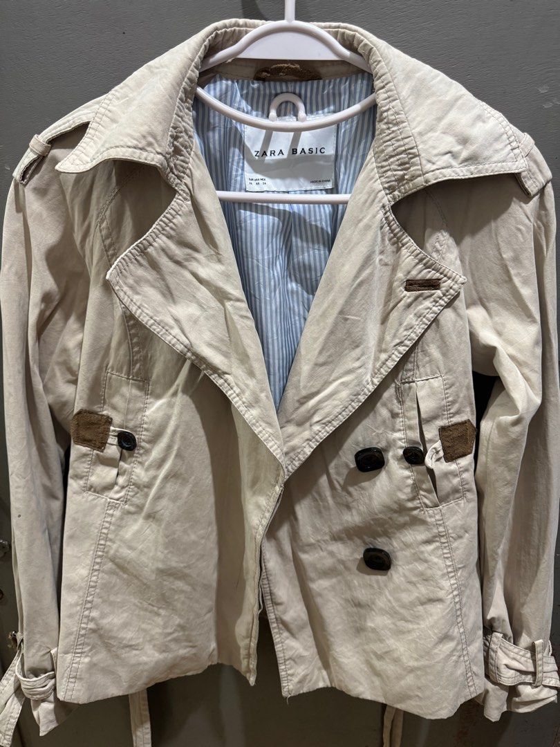 Zara Trench coat- free SF (Category: Coats, Jackets and Outerwear) located in Oroquieta. Submitted by yenz.preloved (Listing ID 1338865596, Image 1). Description: Fits Small- Medium Velvet strap holder in the back is slightly damaged.