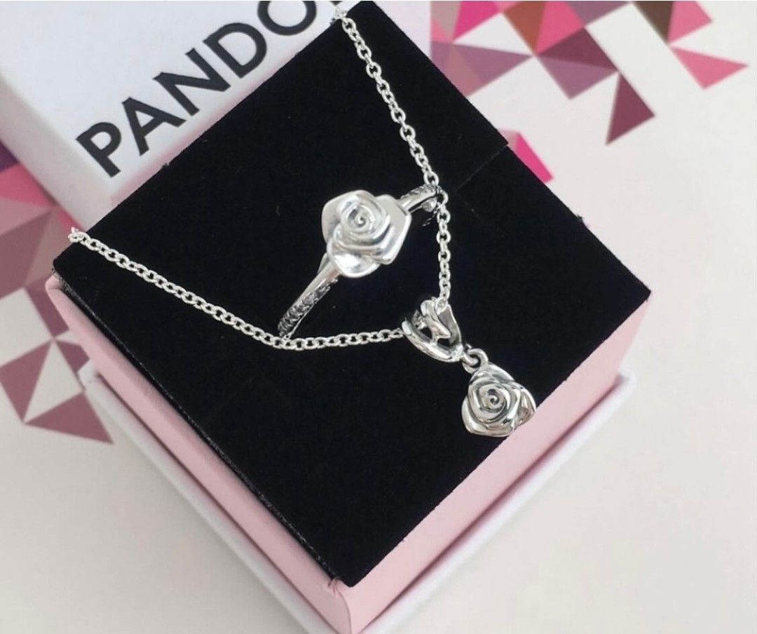 Rose petal necklace pandora store