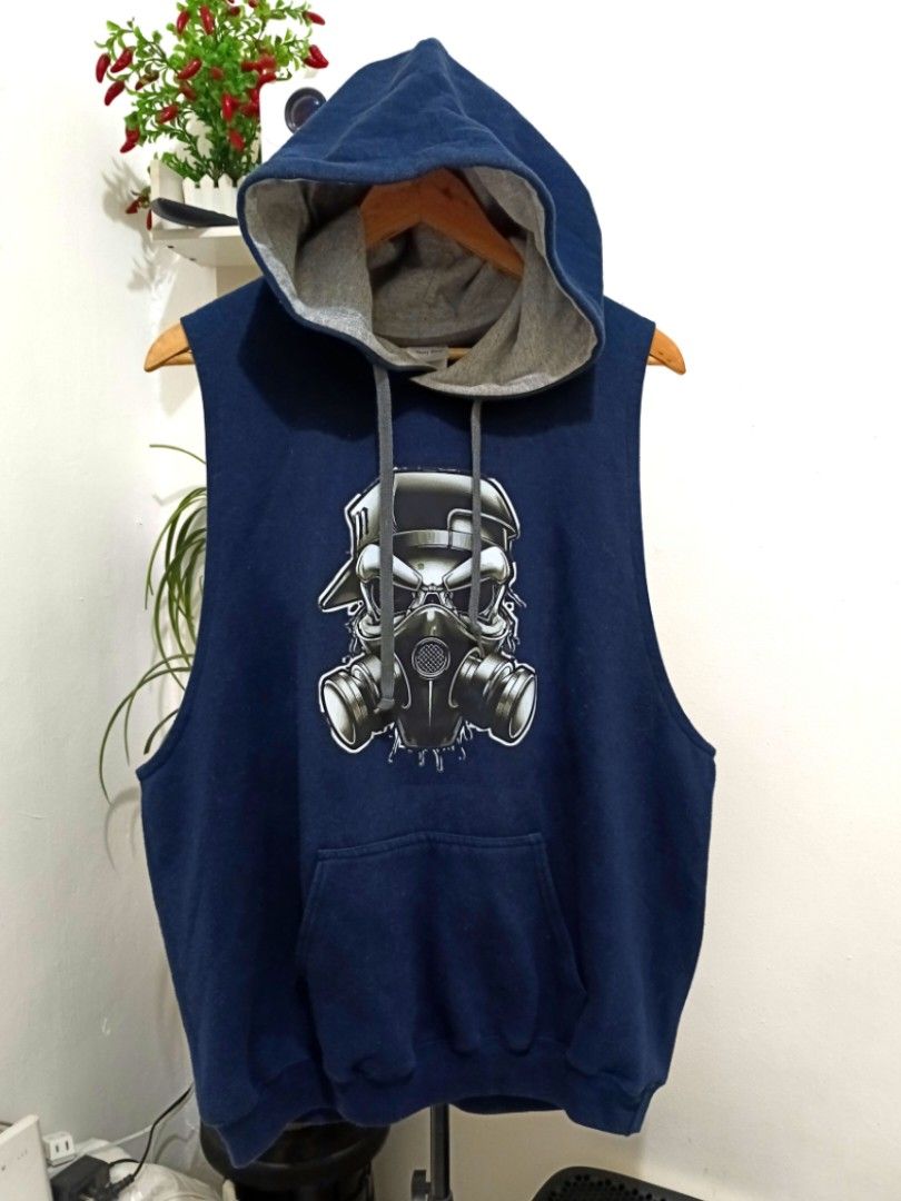 L XL GILDAN SLEEVELESS HOODIE JACKET Men s Fashion Coats Jackets and Outerwear on Carousell