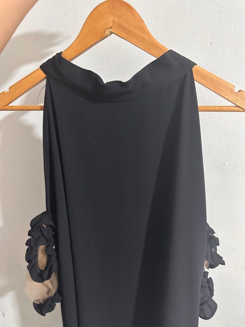 A line black dress with shoulder ruffles (Category: Dresses) located in Cabuyao City. Submitted by laceyfash (Listing ID 1334310162, Image 3). Description: Buffet friendly.