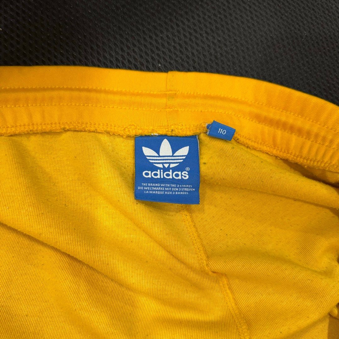 Adidas Trefoil Short (Category: Shorts) located in Caloocan City. Submitted by _seven (Listing ID 1334242675, Image 3). Description: Adidas Trefoil 3 Stripes Short Waist: 17-23 inches Length: 18.5 Leg opening: 11.5 Condition: 9/10 Color Rate: 10/10 Minor Issue: light stains (not noticeable) .
