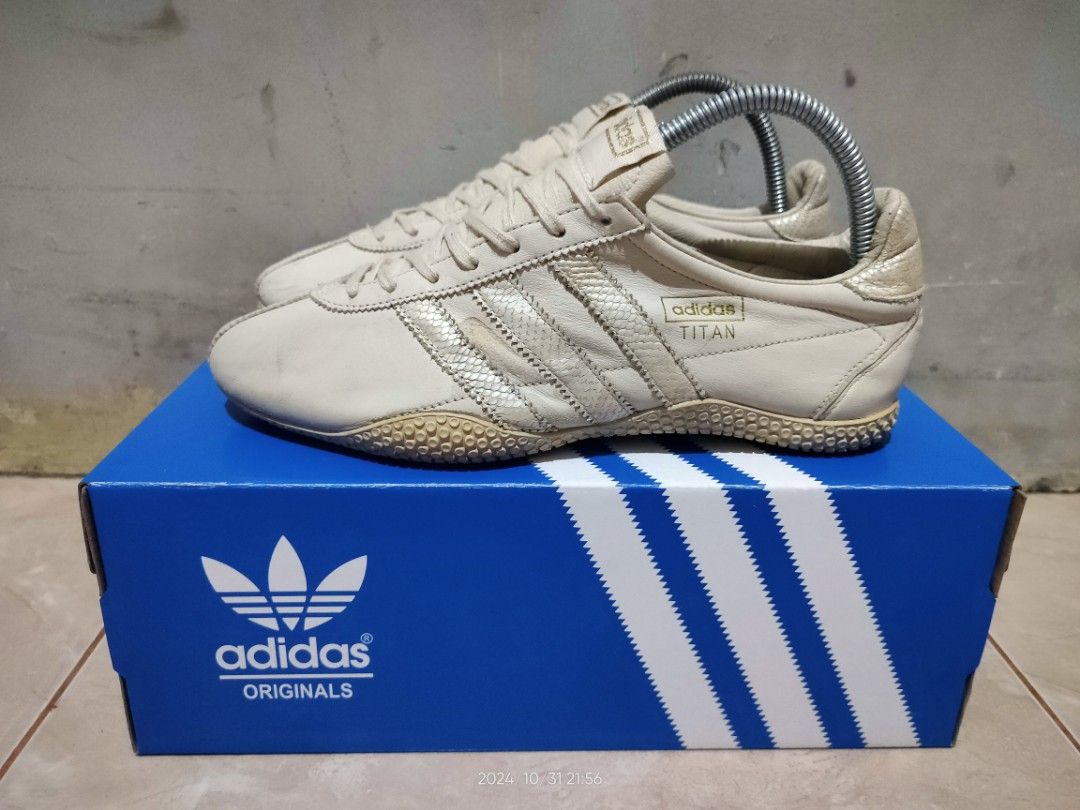 Adidas titan retro 2025