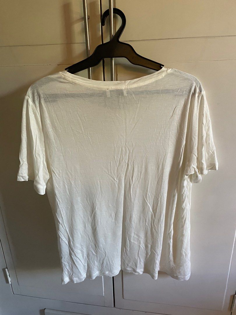 Apara Off White Loose Shirt (Category: Shirts) located in Quezon City. Submitted by cm_preloved (Listing ID 1334222959, Image 3). Description: SRP 2,400 Still with tags, never been used Cool and breathable fabric Large - fits med to large Stretchy.
