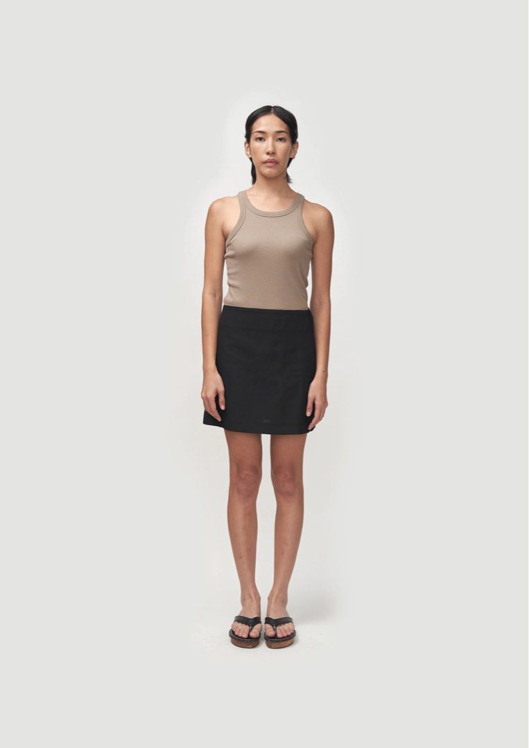 Apara Studio Mini Skirt in Black (Category: Skirts) located in Taguig. Submitted by prelovedfits_ (Listing ID 1334242894, Image 1). Description: Used once. Too tight on me na :( will purchase bigger size. Size XS. Actual waist size is 24in. SRP is 2800 Mini skirt designed with a side zipper for easy wear. Material is a heavyweight cotton linen blend..