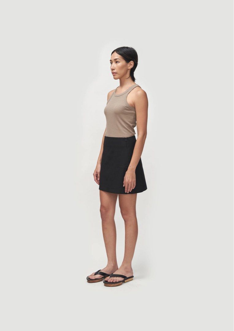 Apara Studio Mini Skirt in Black (Category: Skirts) located in Taguig. Submitted by prelovedfits_ (Listing ID 1334242894, Image 2). Description: Used once. Too tight on me na :( will purchase bigger size. Size XS. Actual waist size is 24in. SRP is 2800 Mini skirt designed with a side zipper for easy wear. Material is a heavyweight cotton linen blend..