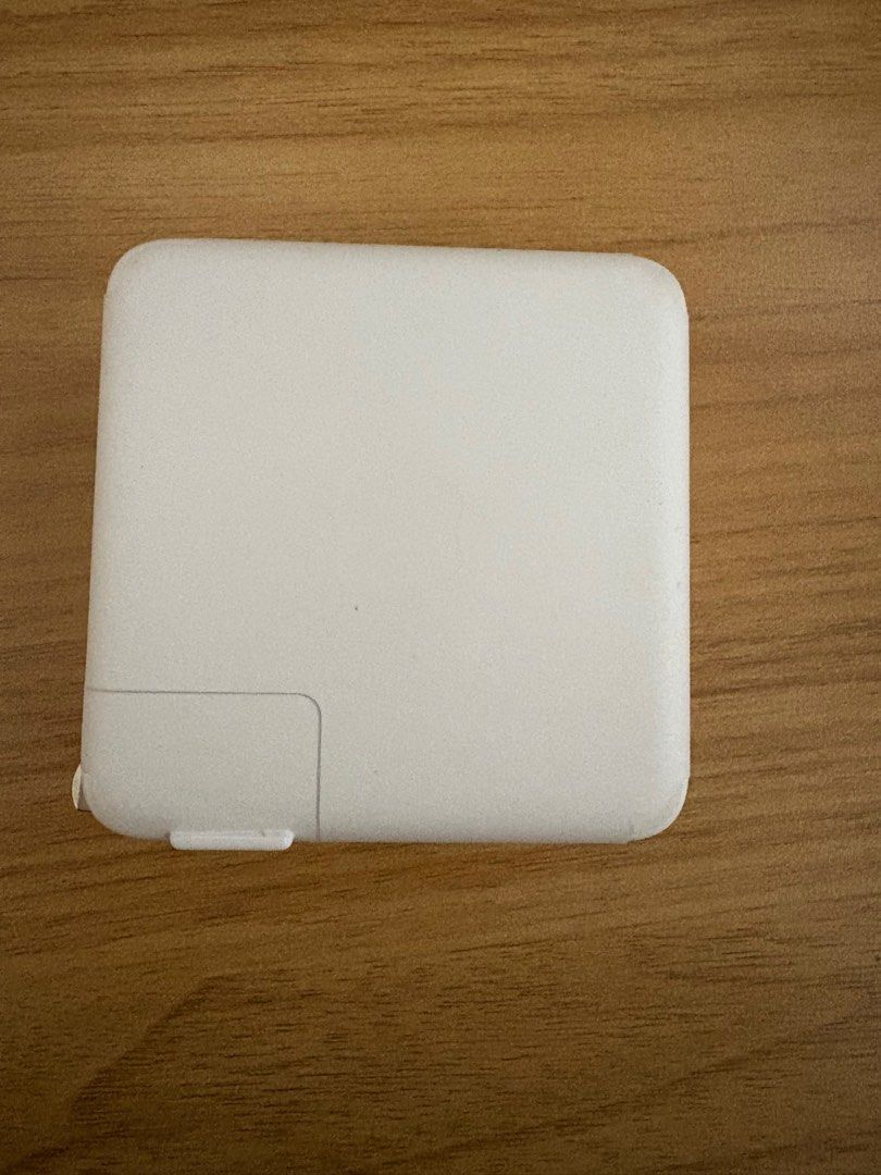 Apple 67W USB-C Power Adapter (Category: Chargers) located in Quezon City. Submitted by gayle_ (Listing ID 1334330639, Image 2). Description: Apple 67W USB-C Power Adapter Apple recommends pairing this power adapter with your 13-inch MacBook Pro (2016 and later) or your 14-inch MacBook Pro with M1 Pro chip with 8-core CPU. RFS: Decluttering.