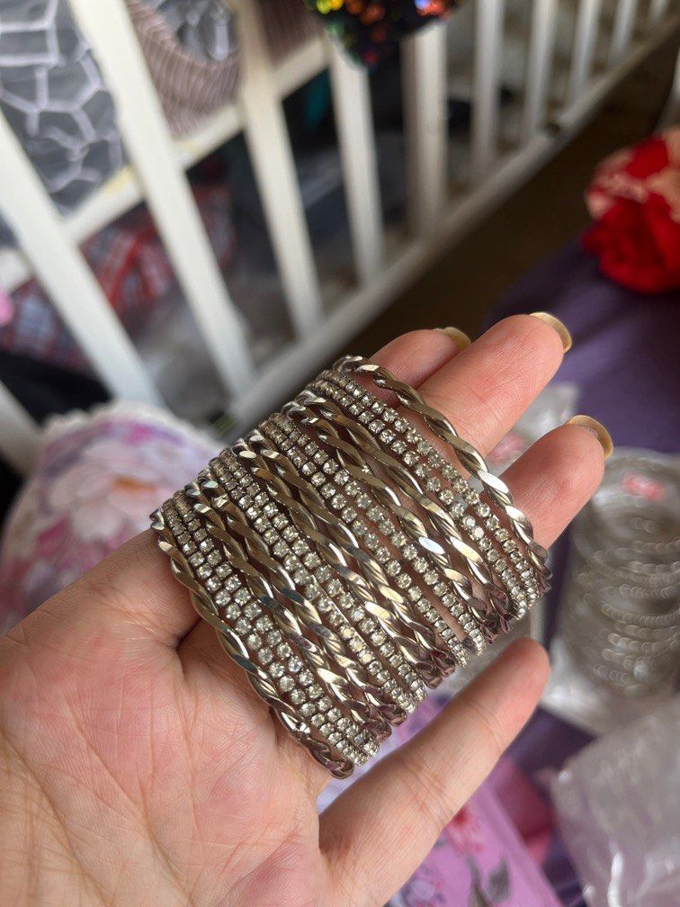 Bangles （分類：手鍊）位於 Hong Kong。 由 sobia55 提交（商品編號 1334251065，圖片 3）。簡介： 。