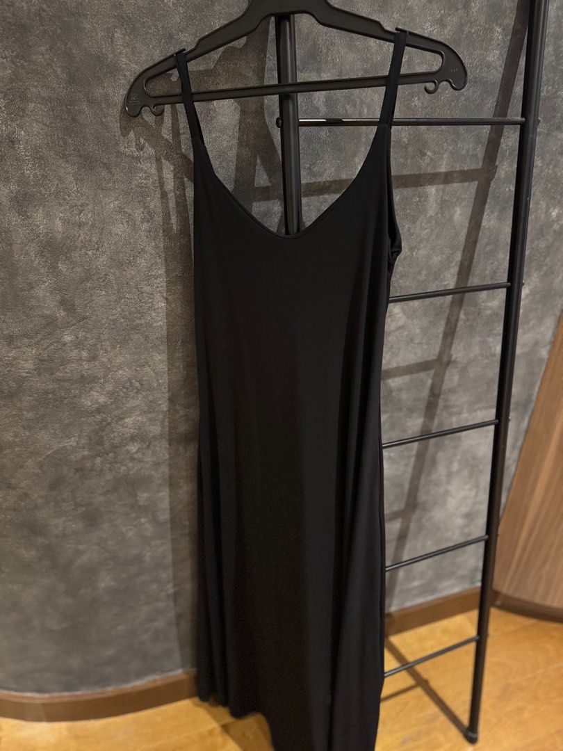 Black neoprene long dress (Category: Dresses) located in Mandaluyong City. Submitted by sourcedfinds (Listing ID 1334287890, Image 1). Description: No brand black neoprene long dress. No flaws, like new. Delivery fee c/o buyer Can ask for more photos. .