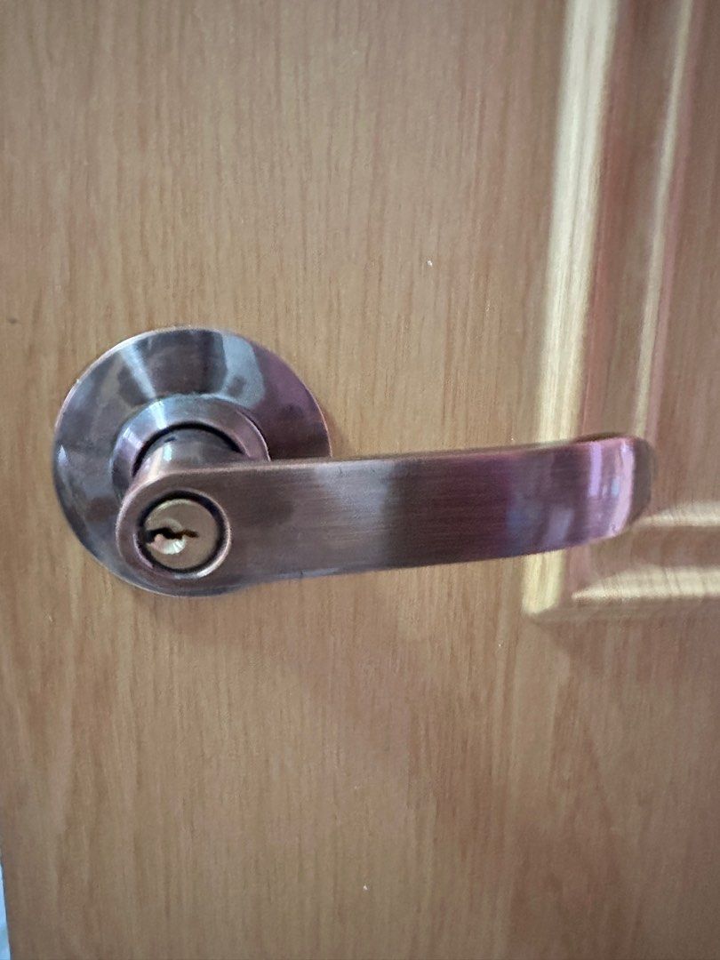 BN Cylindrical Knobs Lock (Category: Other Home Appliances) located in Singapore. Submitted by jennazhen (Listing ID 1334273921, Image 2). Description: BN bronze colour cylindrical knobs lock. 1 for $10 2 for $18.