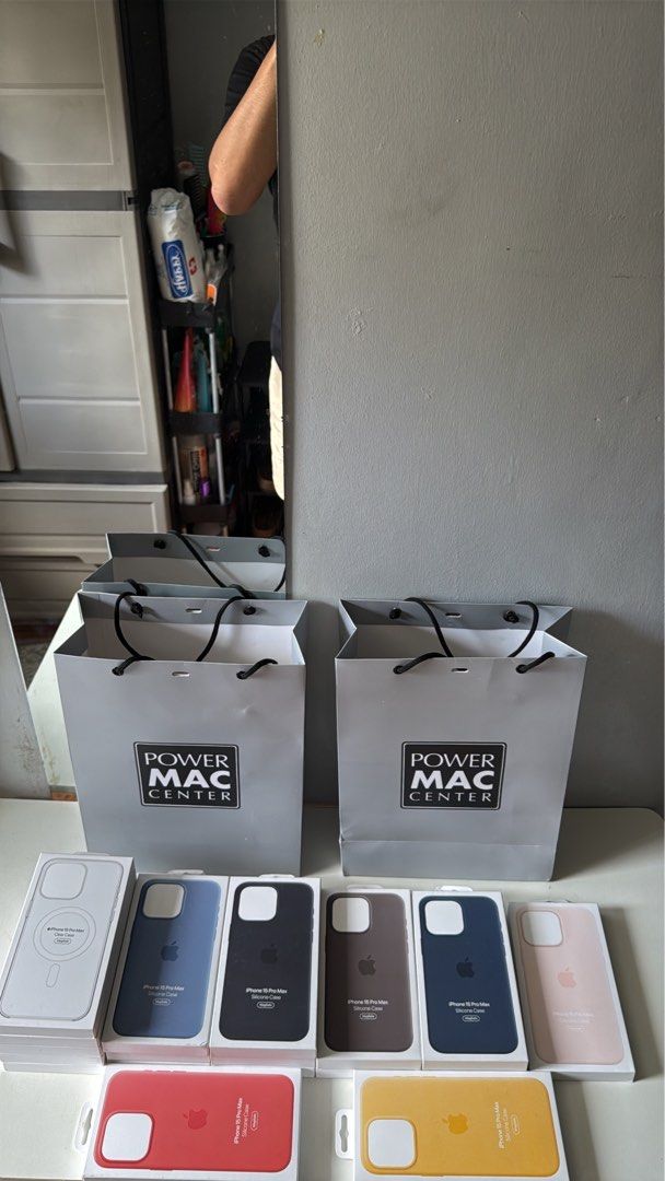 Brandnew Silicone Case for 15 Pro Max Original (Category: Other Gadgets) located in Muntinlupa City. Submitted by ncgndn (Listing ID 1334330302, Image 1). Description: Brandnew Silicone Case for 15 Pro Max Original.